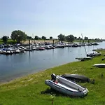 Casa de Férias Luxchalet Ella Mit Aussicht Auf Ijssel Im Mit Pool Und Holland Niederlande Lathum