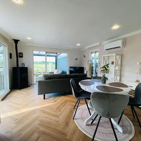 度假居 Luxchalet Ella Mit Aussicht Auf Ijssel Im Mit Pool Und Holland Niederlande