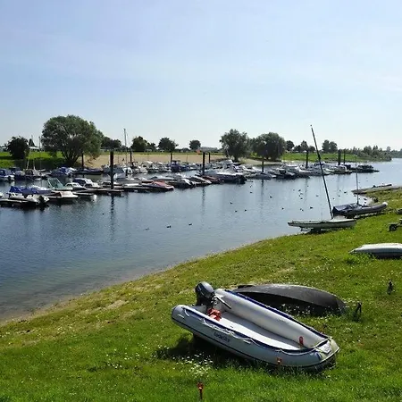 度假居 Luxchalet Ella Mit Aussicht Auf Ijssel Im Mit Pool Und Holland Niederlande Lathum