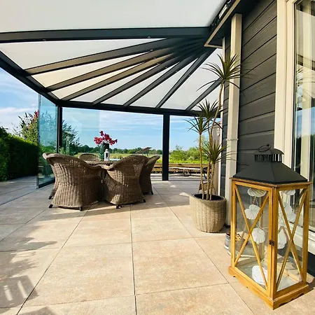 Luxchalet Ella Mit Aussicht Auf Ijssel Im Mit Pool Und Holland Niederlande 度假居 *