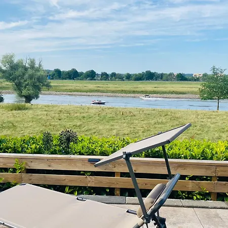 Luxchalet Ella Mit Aussicht Auf Ijssel Im Mit Pool Und Holland Niederlande 度假居 *