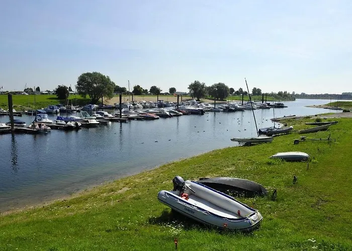 Vakantiehuis Luxchalet Ella Mit Aussicht Auf Ijssel Im Mit Pool Und Holland Niederlande Lathum